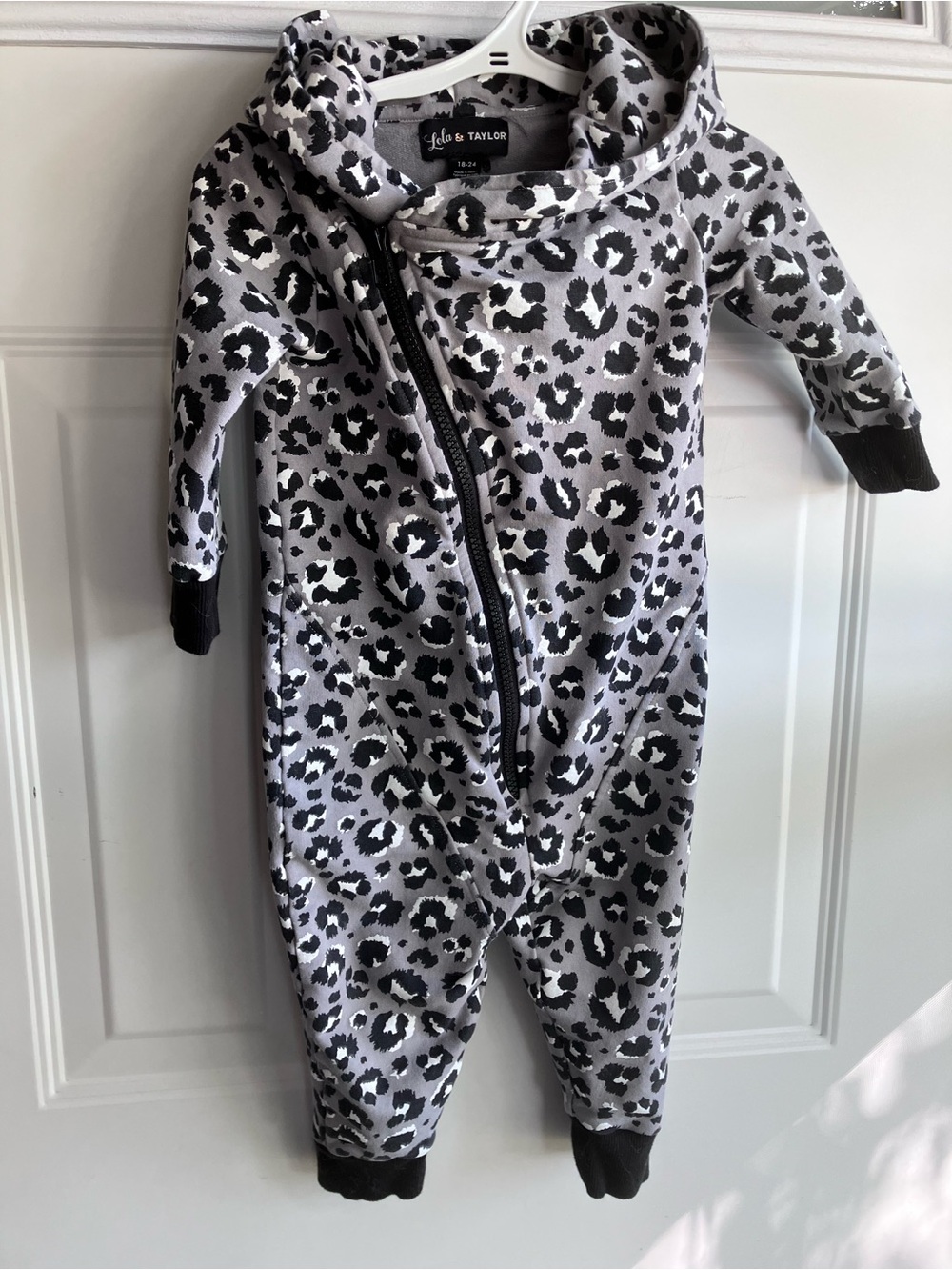 Lola & Taylor organic cotton animal print hooded zip romper 18-24 months